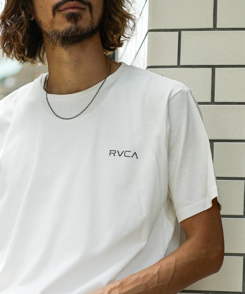 RVCA（ルーカ）の「RVCA メンズ 【RVCA x AZUL BY MOUSSY】 RVCA ^AZUL RADAR TEE Ｔシャツ【2022年夏モデル】/ルーカ半袖バックプリントTシャツ（Tシャツ/カットソー・メンズ・ホワイト/ブラック/ベージュ・MEDIUM/LARGE）」の2枚目の写真