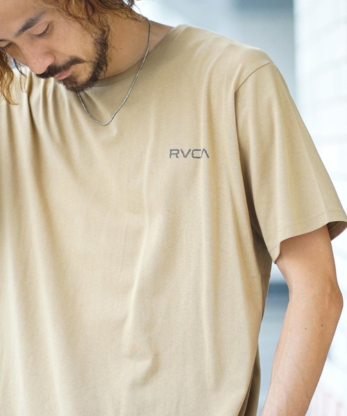 RVCA（ルーカ）の「RVCA メンズ 【RVCA x AZUL BY MOUSSY】 RVCA ^AZUL RADAR TEE Ｔシャツ【2022年夏モデル】/ルーカ半袖バックプリントTシャツ（Tシャツ/カットソー・メンズ・ホワイト/ブラック/ベージュ・MEDIUM/LARGE）」の6枚目の写真