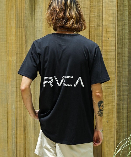 RVCA（ルーカ）の「RVCA メンズ 【RVCA x AZUL BY MOUSSY】 RVCA ^AZUL RADAR TEE Ｔシャツ【2022年夏モデル】/ルーカ半袖バックプリントTシャツ（Tシャツ/カットソー・メンズ・ホワイト/ブラック/ベージュ・MEDIUM/LARGE）」の16枚目の写真