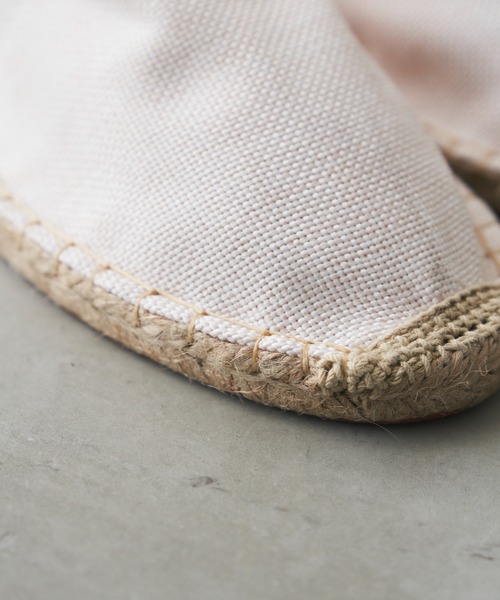Libra Cue（リブラ キュー）の「“エスパドリーユスリッポン”　　　　　　　　　　　　　　　　　　　　　　　　　　　　　　　　　　　　　　　　かかとを踏んでサンダルとしても使える、夏らしい素材のスリッポン（スリッポン・レディース・ホワイト/ブラック・S/M/L）」の13枚目の写真