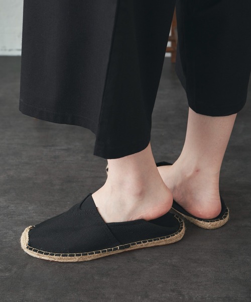 Libra Cue（リブラ キュー）の「“エスパドリーユスリッポン”　　　　　　　　　　　　　　　　　　　　　　　　　　　　　　　　　　　　　　　　かかとを踏んでサンダルとしても使える、夏らしい素材のスリッポン（スリッポン・レディース・ホワイト/ブラック・S/M/L）」の7枚目の写真