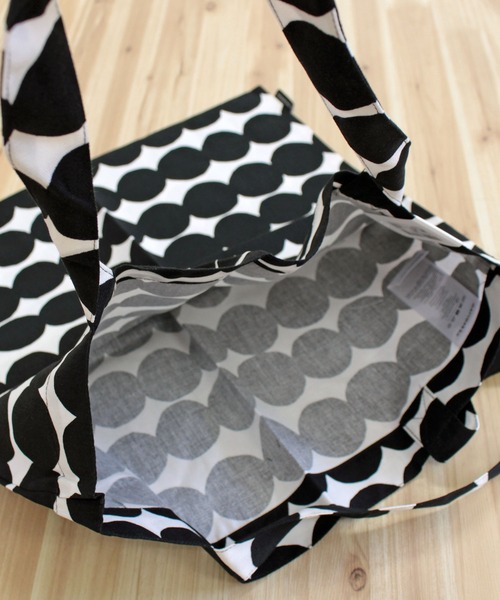 marimekko（マリメッコ）の「Rasymatto/Pieni Siirtolapuutarha/Pieni Unikko/Jokeri Papajo/Keidas/Leikko/Lokki TOTE BAG（トートバッグ・レディース・ピンク系その他/ブラック系その他/グリーン系その他/ブラック系その他2/ブラック系その他3/ベージュ/ブルーグリーン/オレンジ系その他2/オレンジ/オレンジ系その他・FREE）」の13枚目の写真