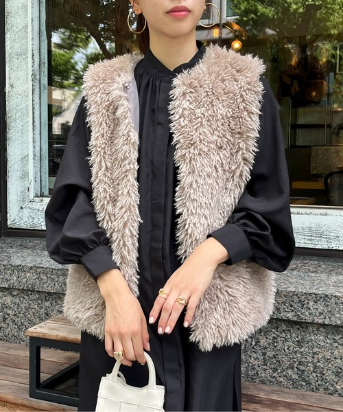 prose verse(プロズヴェール)の「プードルファーベスト(ベスト・レディース・ブラック/オフホワイト/グレイッシュベージュ・MEDIUM)」の14枚目の写真