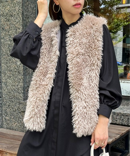 prose verse(プロズヴェール)の「プードルファーベスト(ベスト・レディース・ブラック/オフホワイト/グレイッシュベージュ・MEDIUM)」の19枚目の写真