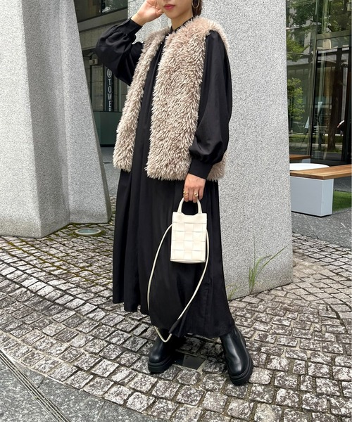 prose verse(プロズヴェール)の「プードルファーベスト(ベスト・レディース・ブラック/オフホワイト/グレイッシュベージュ・MEDIUM)」の15枚目の写真