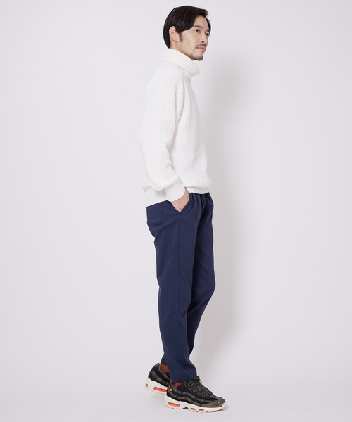 Blue Standard (ブルースタンダード)の「【BLUE STANDARD/ブルースタンダード】ふんわりもちもちのやみつきな触り心地 ふわもちモール 畦編み ウォッシャブル タートルネック セーター ニット(ニット/セーター・メンズ・オフホワイト/ブラック/チャコールグレー/ベージュ・MEDIUM/LARGE/X-LARGE)」の8枚目の写真