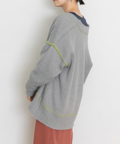 UR Lab.（アーバンリサーチラボ）の「配色ステッチルーズカーディガン（カーディガン/ボレロ・レディース・グレー/オフホワイト/ブラウン・FREE）」の3枚目の写真
