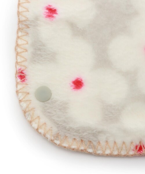 one'sterrace（ワンズテラス）の「◆【あったか】Wpc. クッションブランケット（ブランケット・レディース・ブラック/ナチュラル/ホワイト系・99）」の6枚目の写真