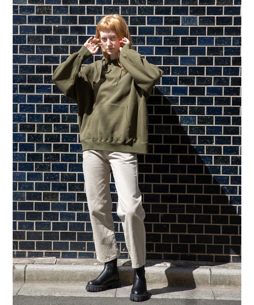 koe（コエ）の「ヴィンテージライクジェンダーレス裏起毛パーカー（パーカー・レディース・カーキ/ブルー/アイボリー/チャコールグレー・M/L/S）」の9枚目の写真