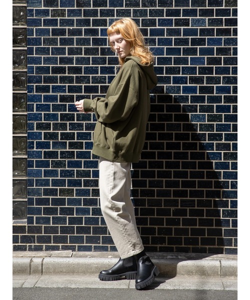 koe（コエ）の「ヴィンテージライクジェンダーレス裏起毛パーカー（パーカー・レディース・カーキ/ブルー/アイボリー/チャコールグレー・M/L/S）」の10枚目の写真