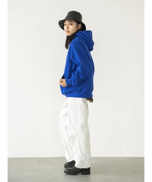 koe（コエ）の「ヴィンテージライクジェンダーレス裏起毛パーカー（パーカー・レディース・カーキ/ブルー/アイボリー/チャコールグレー・M/L/S）」の17枚目の写真