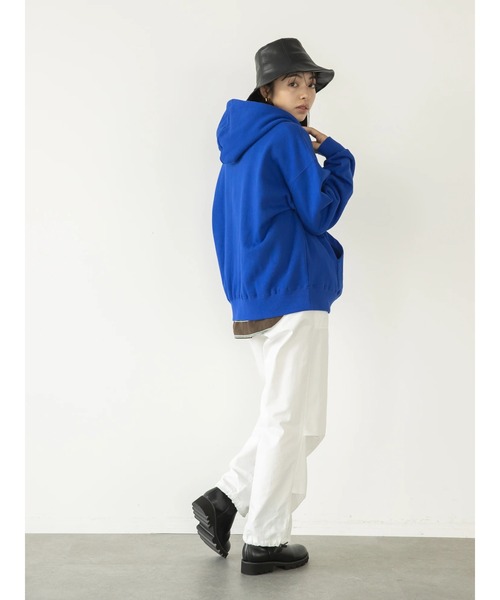 koe（コエ）の「ヴィンテージライクジェンダーレス裏起毛パーカー（パーカー・レディース・カーキ/ブルー/アイボリー/チャコールグレー・M/L/S）」の18枚目の写真