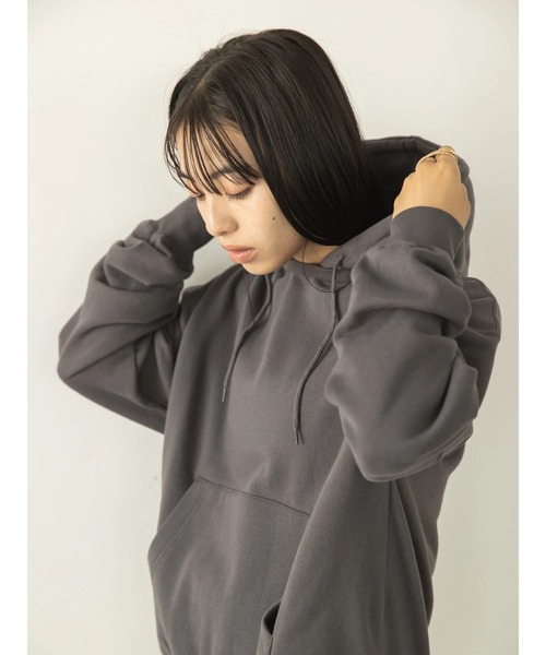 koe（コエ）の「ヴィンテージライクジェンダーレス裏起毛パーカー（パーカー・レディース・カーキ/ブルー/アイボリー/チャコールグレー・M/L/S）」の19枚目の写真