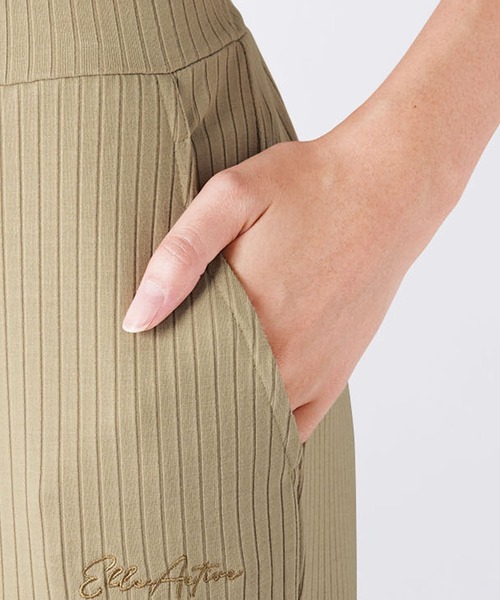BELLUNA PLUS(ベルーナ)の「ELLE Active リブテレコ素材フレアーパンツ(その他パンツ・レディース・ブラック/アイボリー・LARGE/X-LARGE/MEDIUM)」の8枚目の写真
