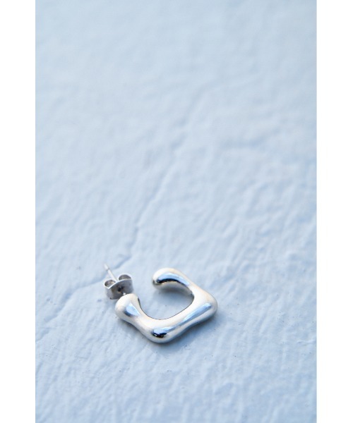 AZUL by moussy（アズールバイマウジー）の「ROUGH HOOP METAL EARRINGS/ラフフープメタルイヤリング（ピアス（両耳用）・レディース・ゴールド系その他/シルバー・FREE）」の8枚目の写真
