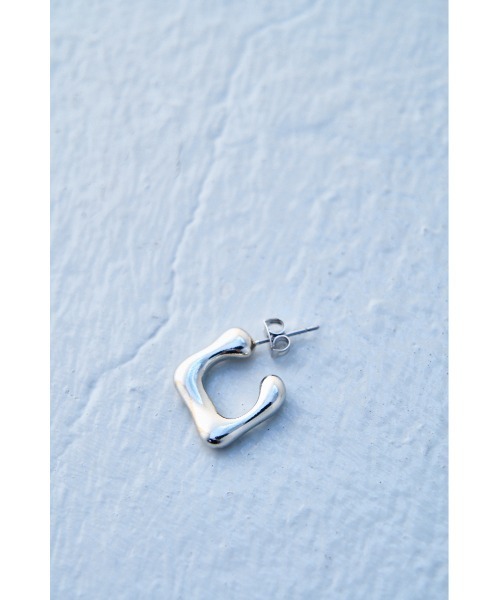 AZUL by moussy（アズールバイマウジー）の「ROUGH HOOP METAL EARRINGS/ラフフープメタルイヤリング（ピアス（両耳用）・レディース・ゴールド系その他/シルバー・FREE）」の9枚目の写真