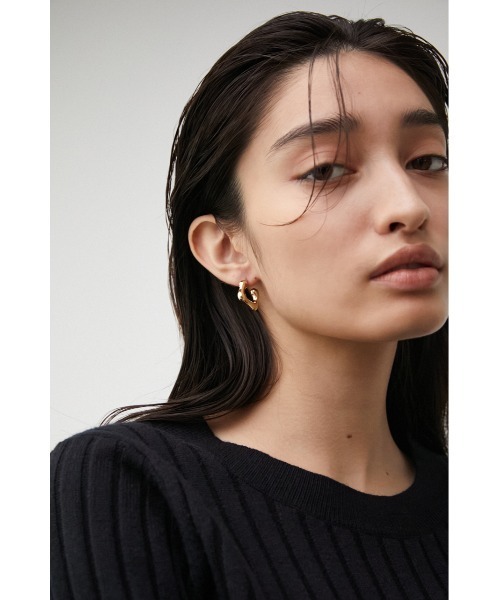 AZUL by moussy（アズールバイマウジー）の「ROUGH HOOP METAL EARRINGS/ラフフープメタルイヤリング（ピアス（両耳用）・レディース・ゴールド系その他/シルバー・FREE）」の10枚目の写真