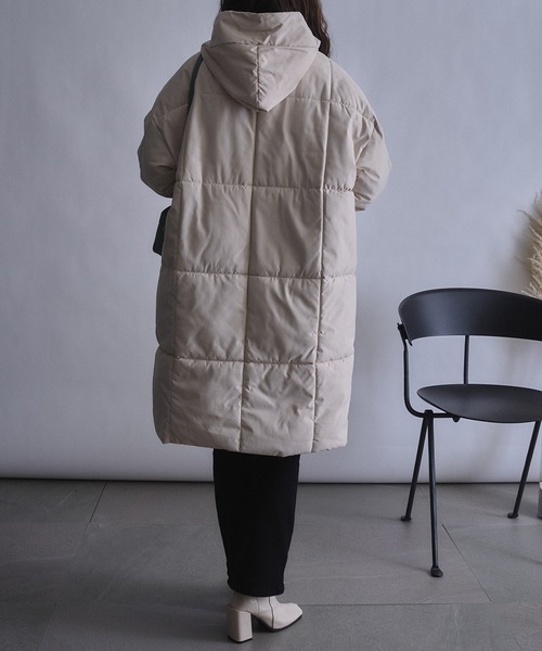 MAISON BREEZE(メゾンブリーズ)の「【MAISON BREEZE】パデッドロングダウン風コート SCCH266(ダウンジャケット/コート・レディース・ブラック/ホワイト/イエロー・FREE)」の15枚目の写真