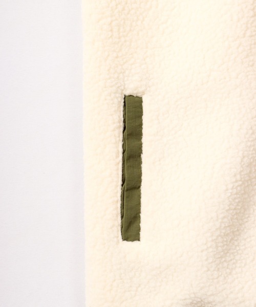 Volkswagen（フォルクスワーゲン）の「VOLKS WAGEN ボアフリース　ナイロンヨーク切り替えベスト（ベスト・キッズ・アイボリー/カーキ/ネイビー・100/120/130/140/150/110）」の11枚目の写真