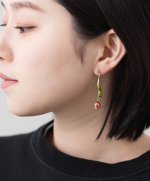 Zoule(ゾーラ)の「tulipsピアス(ピアス(両耳用)・レディース・ピンク/レッド・FREE)」の4枚目の写真