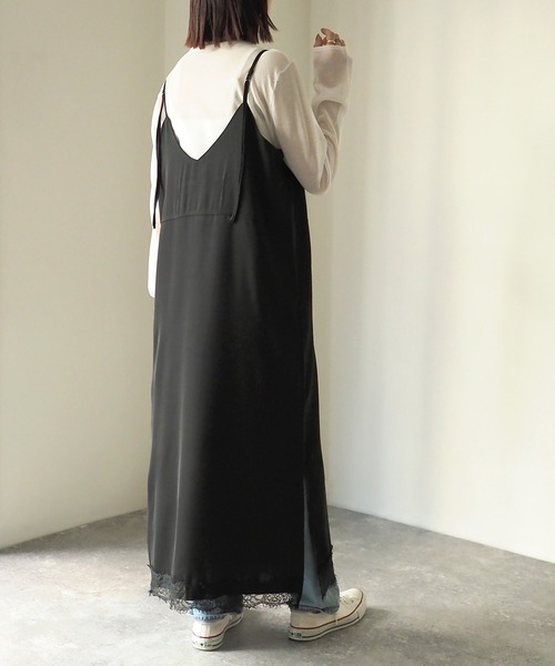 Riberry（リベリー）の「サテンレースキャミワンピース（ワンピース・レディース・ベージュ/ブラック・MEDIUM）」の7枚目の写真