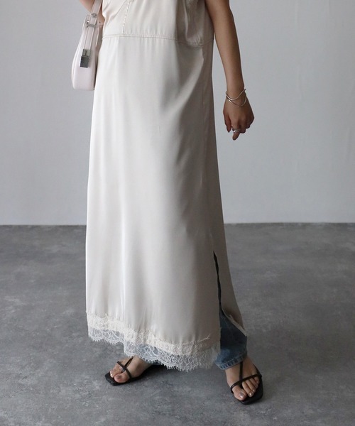 Riberry（リベリー）の「サテンレースキャミワンピース（ワンピース・レディース・ベージュ/ブラック・MEDIUM）」の14枚目の写真