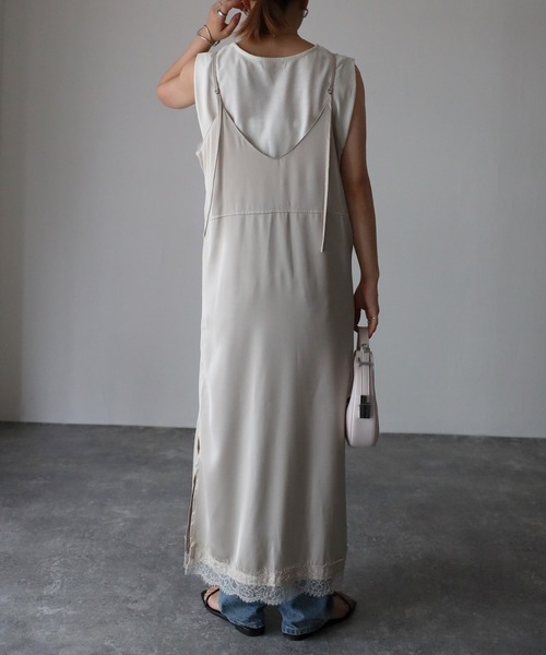 Riberry（リベリー）の「サテンレースキャミワンピース（ワンピース・レディース・ベージュ/ブラック・MEDIUM）」の16枚目の写真