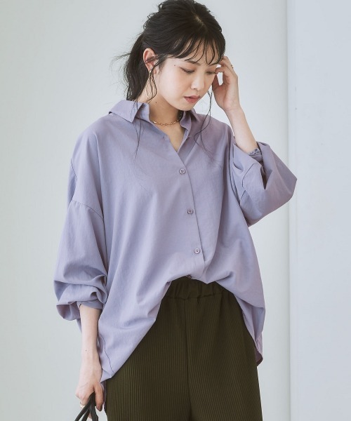 Soiunique（スワユニーク）の「ボリューム袖とろみ素材シャツ【ゆったりワンサイズ】（シャツ/ブラウス・レディース・グレイッシュベージュ/パープル/ライトカーキ/オフホワイト・FREE）」の4枚目の写真