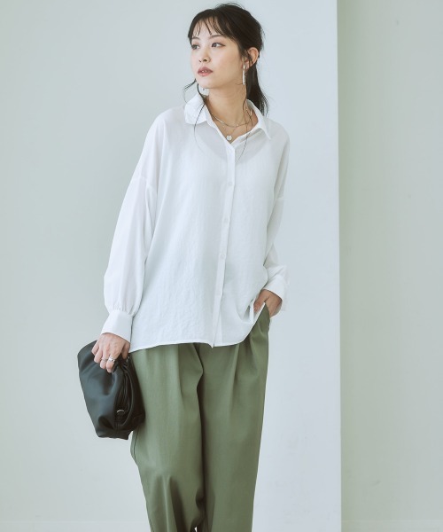 Soiunique（スワユニーク）の「ボリューム袖とろみ素材シャツ【ゆったりワンサイズ】（シャツ/ブラウス・レディース・グレイッシュベージュ/パープル/ライトカーキ/オフホワイト・FREE）」の11枚目の写真