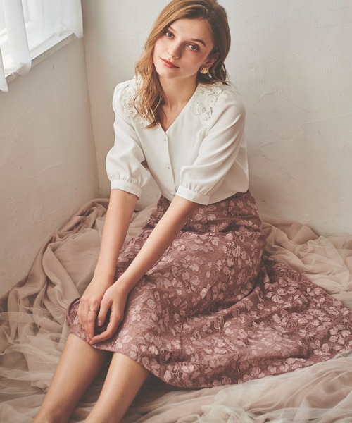 LAISSE PASSE（レッセパッセ）の「《LAISSE PASSE PREMIUM LINE》プリムラレース刺繍ミディスカート（スカート・レディース・ラベンダー/スモークピンク・MEDIUM/SMALL）」の5枚目の写真