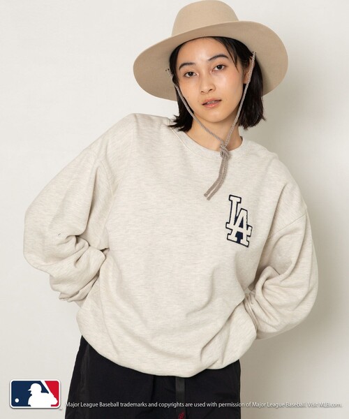 FREAK'S STORE(フリークスストア)の「MLB × FREAK'S STORE/エムエルビー/メジャーリーグベースボール MLB LA裏毛クルーネックスウェット(スウェット・レディース・ナチュラル/グレー/ブラック/ネイビー・フリ-)」の16枚目の写真