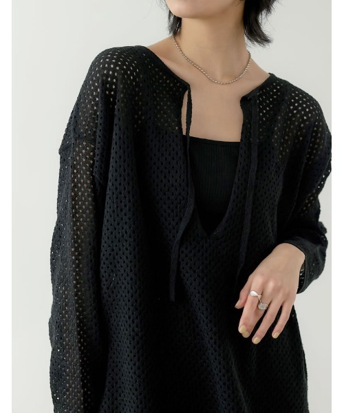 透かし編みキーネックニットプルオーバー