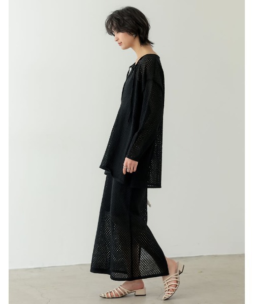 透かし編みキーネックニットプルオーバー