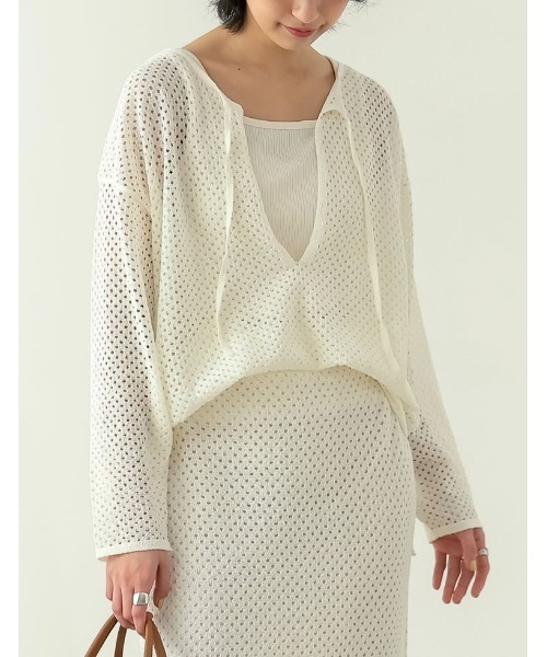 透かし編みキーネックニットプルオーバー