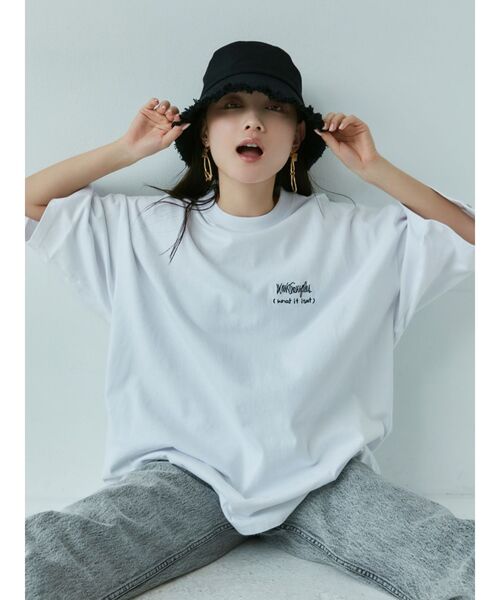 Mark Gonzales（マーク・ゴンザレス）の「MURUA×(What it isNt)ART BY MARK GONZALES バックプリントビッグTシャツ（Tシャツ/カットソー・レディース・ホワイト/ダークグレー・FREE）」の3枚目の写真