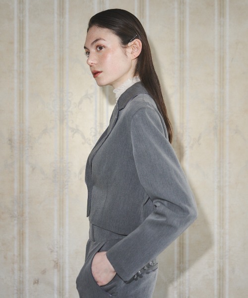 MIRO AMURETTE(ミロアミュレット)の「grise cropped jacket/長袖ショート丈ジャケット(その他アウター・レディース・グレー・FREE)」の3枚目の写真