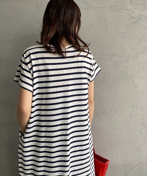 CHUMS（チャムス）の「[CHUMS/チャムス] チャムスロゴプリント Tシャツワンピ―ス（ワンピース・レディース・ブラック/ホワイト・L）」の3枚目の写真