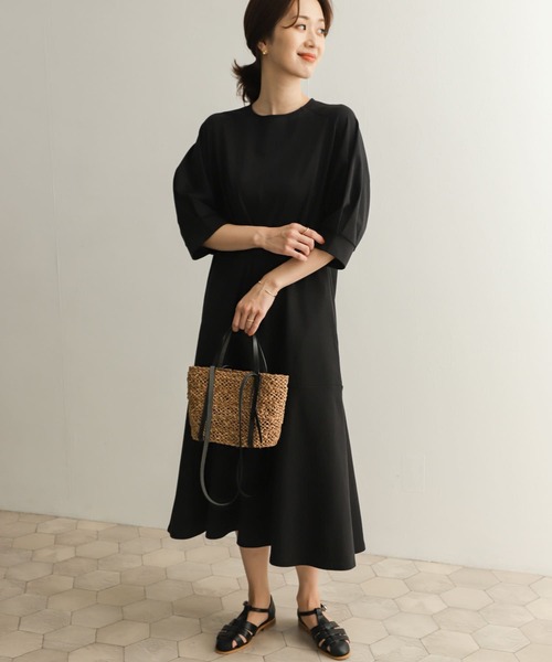 URBAN RESEARCH DOORS（アーバンリサーチドアーズ）の「マーメイドカットワンピース（ワンピース・レディース・ブラック/モカ・MEDIUM）」の2枚目の写真