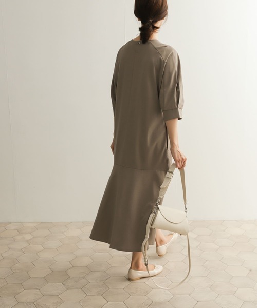 URBAN RESEARCH DOORS（アーバンリサーチドアーズ）の「マーメイドカットワンピース（ワンピース・レディース・ブラック/モカ・MEDIUM）」の14枚目の写真