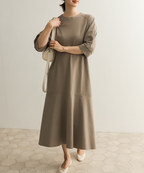 URBAN RESEARCH DOORS（アーバンリサーチドアーズ）の「マーメイドカットワンピース（ワンピース・レディース・ブラック/モカ・MEDIUM）」の15枚目の写真