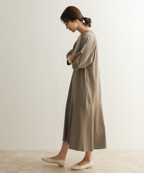 URBAN RESEARCH DOORS（アーバンリサーチドアーズ）の「マーメイドカットワンピース（ワンピース・レディース・ブラック/モカ・MEDIUM）」の21枚目の写真