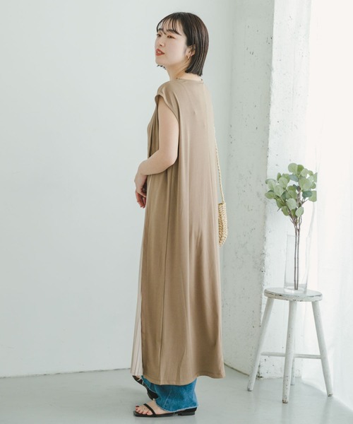 ITEMS URBANRESEARCH（アイテムズ アーバンリサーチ）の「プリーツドッキングワンピース（ワンピース・レディース・グリーン/ネイビー/キャメル・FREE）」の9枚目の写真