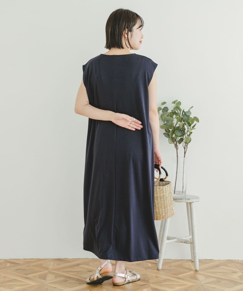 ITEMS URBANRESEARCH（アイテムズ アーバンリサーチ）の「プリーツドッキングワンピース（ワンピース・レディース・グリーン/ネイビー/キャメル・FREE）」の14枚目の写真