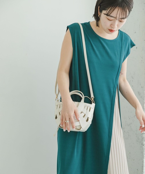 ITEMS URBANRESEARCH（アイテムズ アーバンリサーチ）の「プリーツドッキングワンピース（ワンピース・レディース・グリーン/ネイビー/キャメル・FREE）」の16枚目の写真