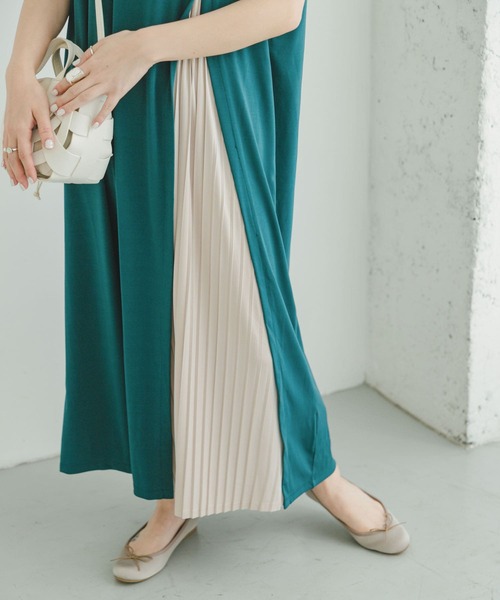 ITEMS URBANRESEARCH（アイテムズ アーバンリサーチ）の「プリーツドッキングワンピース（ワンピース・レディース・グリーン/ネイビー/キャメル・FREE）」の18枚目の写真