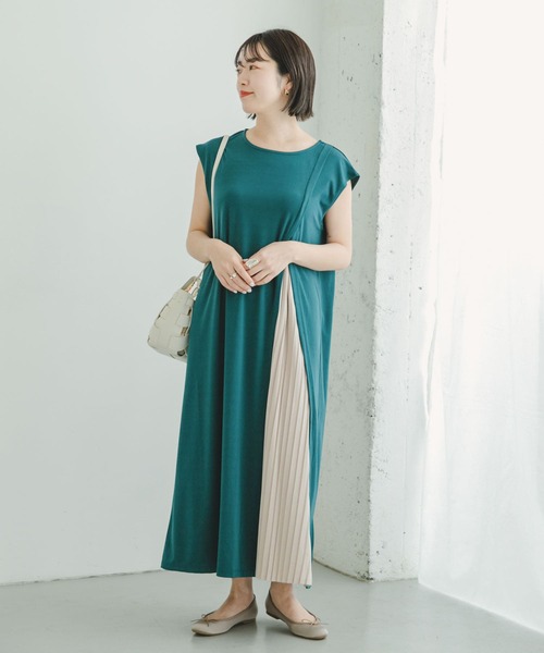 ITEMS URBANRESEARCH（アイテムズ アーバンリサーチ）の「プリーツドッキングワンピース（ワンピース・レディース・グリーン/ネイビー/キャメル・FREE）」の22枚目の写真