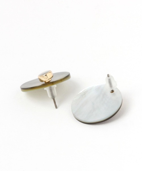 BAYFLOW(ベイフロー)の「シェルサークルスタッズピアス(ピアス(両耳用)・レディース・ホワイト/ブラック・FREE)」の3枚目の写真