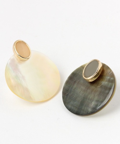 BAYFLOW(ベイフロー)の「シェルサークルスタッズピアス(ピアス(両耳用)・レディース・ホワイト/ブラック・FREE)」の4枚目の写真