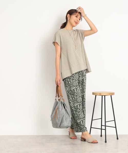 DRESKIP（ドレスキップ）の「◆裾異素材&フレア ふんわりトップス（Tシャツ/カットソー・レディース・オフホワイト/オリーブ/ブルー/ブラック・02/03/04）」の6枚目の写真