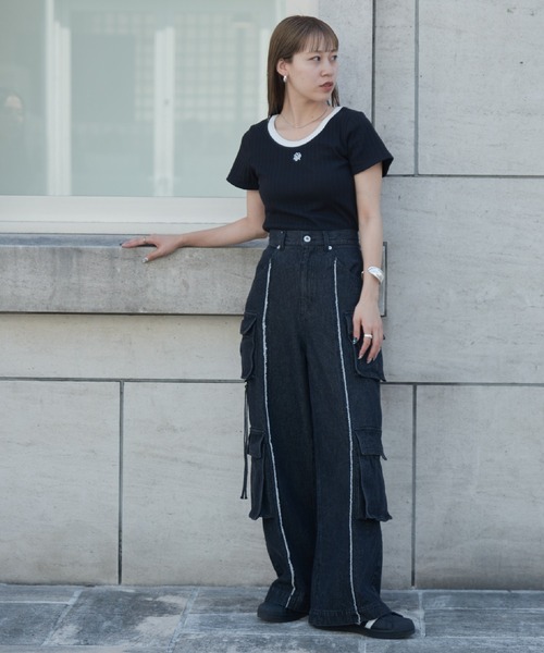 COLONY 2139(コロニートゥーワンスリーナイン)の「WEB・一部店舗限定 / Uネック刺繍ロゴ配色リンガーリブTシャツ(Tシャツ/カットソー・レディース・オフホワイト/ブラック・FREE)」の8枚目の写真
